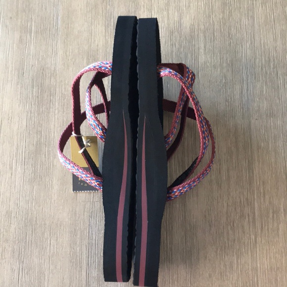 Teva Women’s sandal - NEW - Picture 2 of 3